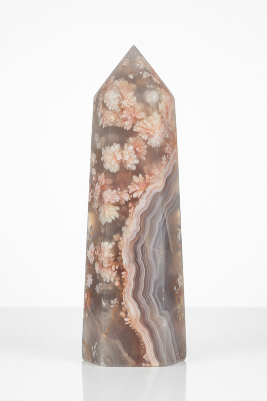 天然花玛瑙水晶柱的高清摄影图